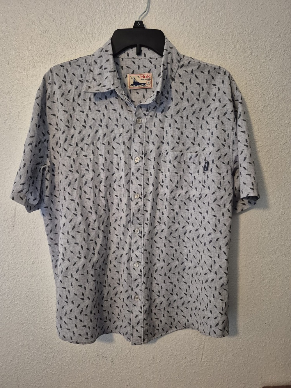 HUK FISHING FISHING LURES ALL OVER Mens M Shirt